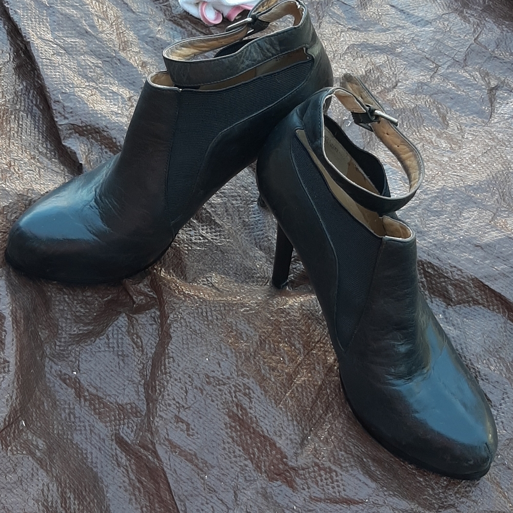 Heel booties
